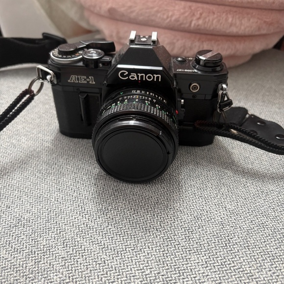 Black Canon AE-1 Program 35mm SLR Camera with 50mm 1:1.8 Lens - Picture 4 of 9